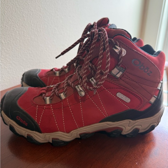 Women's Red Athletic Hiking Shoes - Picture 3 of 8